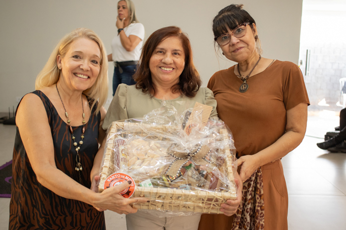 marcia-festa-54anos-fenae-260725.jpg